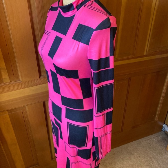 Vibrant Barbiecore Pink Geo Print Bodycon - Picture 12 of 16